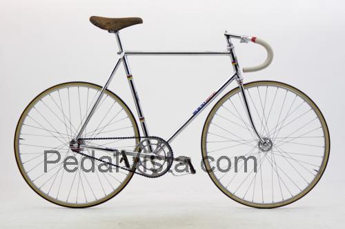 Massi Track specs and reviews